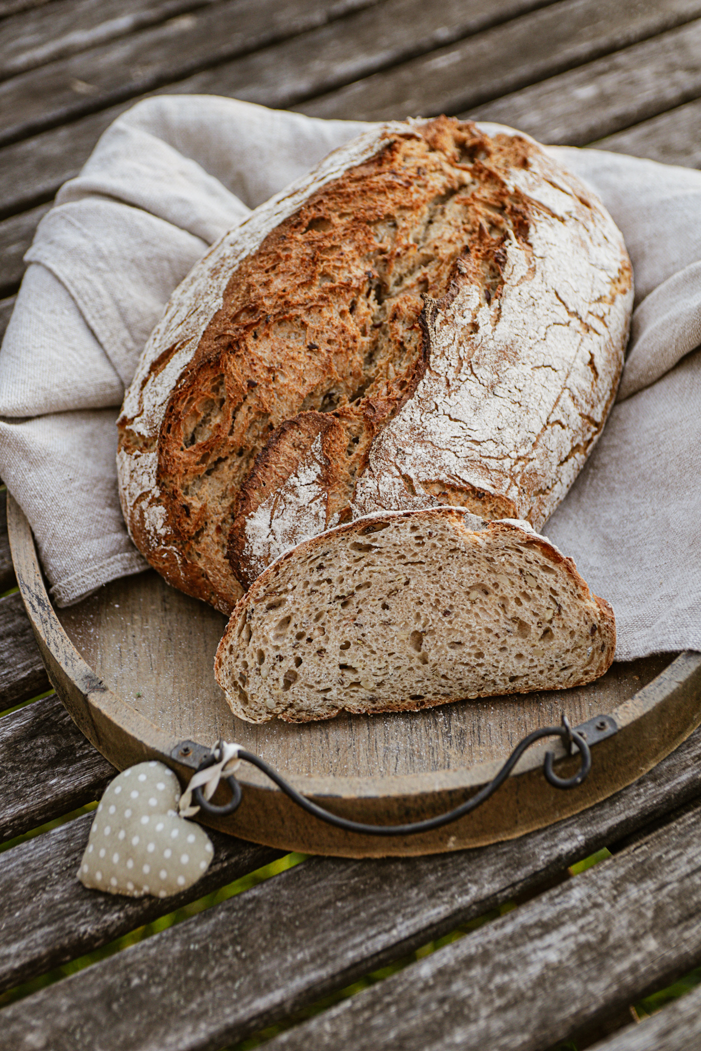 Layla - Das La La Leinsamen-Krustenbrot - leicht-angeniced.de