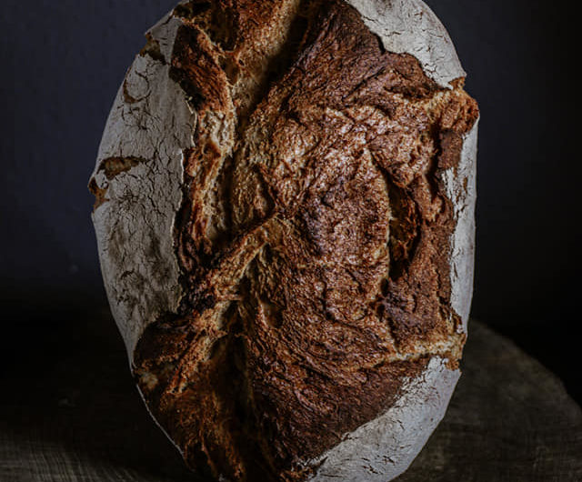 HELLES RUMFORT-LANDBROT MIT HEFE