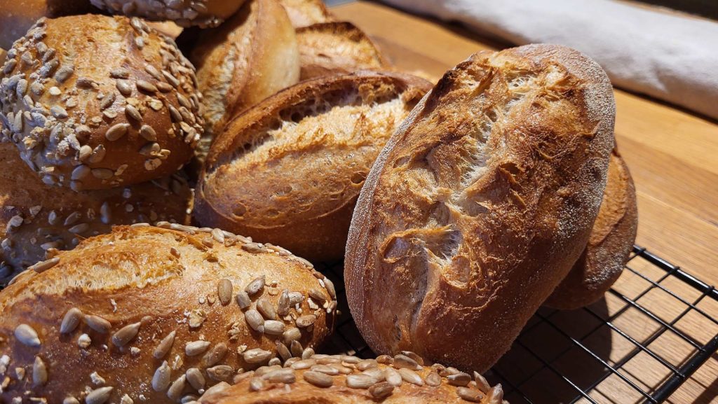 Einfache Weizenbrötchen wie vom Bäcker (oder besser) - leicht-angeniced.de