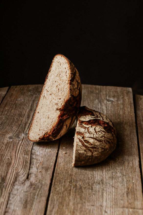 Der Anschnitt eines aromatischen Bauernbrotes