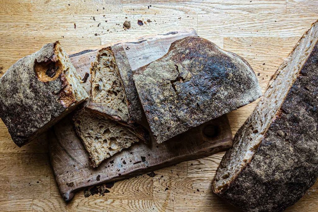 Krachende dunkle, fast Schwarze Kruste: Das Markenzeichen des Sylter Weißbrot