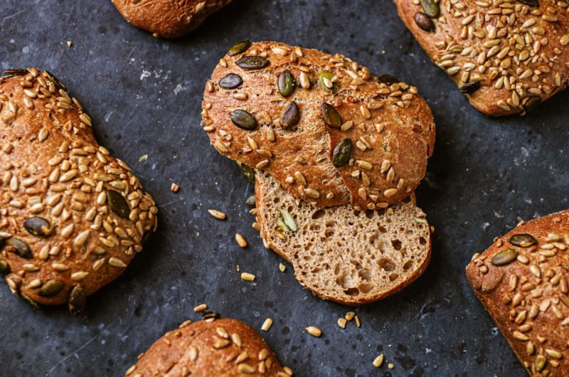 No Knead Joghurt-Vollkornbrötchen